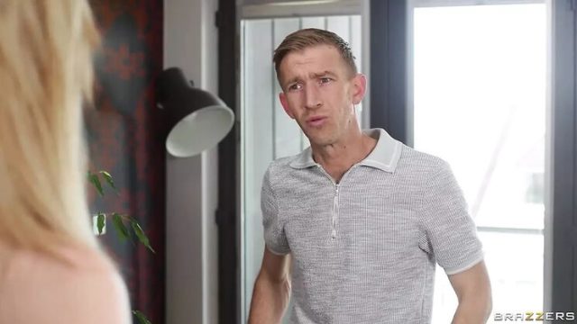 Sabah kahvaltısında büyük memeli sert sikiş